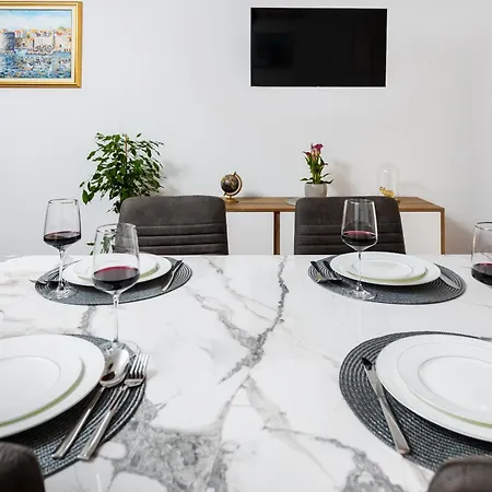 Lucija Apartament *